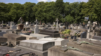 Кладбище `Батиньоль` (Cimetière des Batignolles). Надгробия. Неизвестный фотограф.