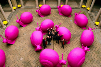 Cracking Art - итальяно-бельгийская художественная группа. Неизвестный фотограф.