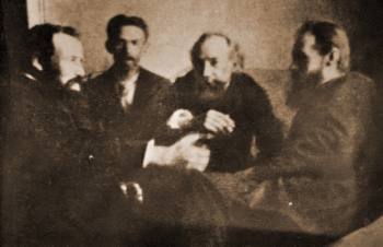 Буров Фёдор Емельянович (слева) среди самарских художников. Неизвестный фотограф.
