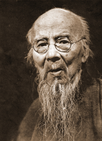 Ци Байши (Ци Бай-Ши, Qi Baishi). 1956. Неизвестный фотограф.