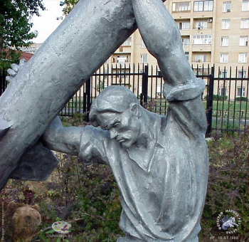 Кирюхин Олег Сергеевич. Разоружение (фрагмент). Алюминий. 1987. Скульптурный парк `Музеон`, Москва.