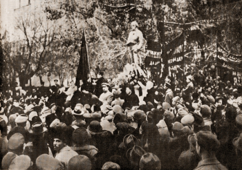 Церемония открытия памятника Максимилиану Робеспьеру. 3 ноября 1918 года. Неизвестный фотограф.