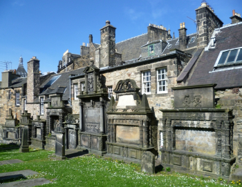 Грейфрайерс Киркярд (Greyfriars Kirkyard) - кладбище в Эдинбурге (Шотландия). Неизвестный фотограф.