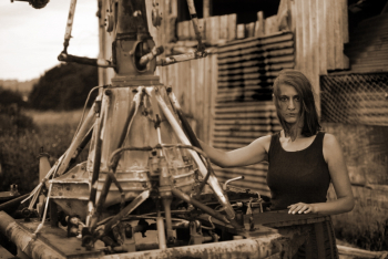 Майя Хилл (Maja Hill), Майя Дзартовска (Maja Dzartovska). Неизвестный фотограф.