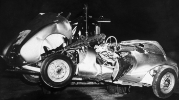 Проклятый автомобиль Porsche 550 `Spyder` (Маленький ублюдок) Джеймса Дина. Неизвестный фотограф.