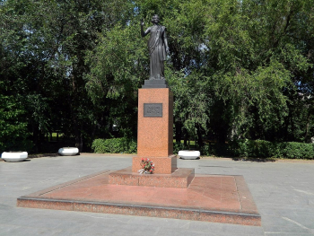 Комов Олег Константинович. Памятник Индире Ганди в Москве. 1987.