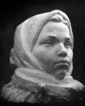 Селиванов Николай Александрович. Девушка в полушалке. Гранит. 1962. Местонахождение скульптуры неизвестно.