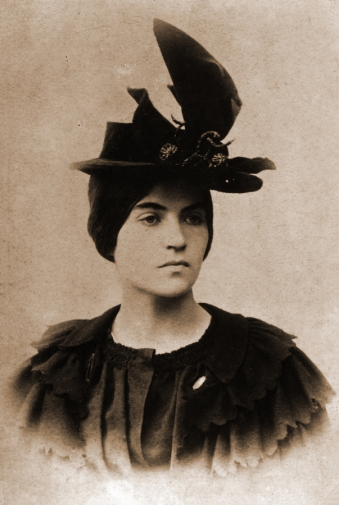 Сюзанна Валадон (Suzanne Valadon) в 1885 году. Неизвестный фотограф.