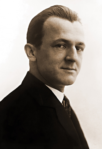 Георг Эренфрид Гросс (Georg Ehrenfried Groß), Жорж (Джордж) Грос (George Grosz) в 1921 году. Неизвестный фотограф.