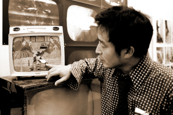 Нам Джун Пайк (Nam June Paik). Неизвестный фотограф.