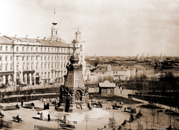 Москва. Вид на памятник героям Плевны. Фото 1888 г. Неизвестный фотограф.
