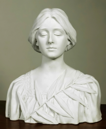 Вернер Адель Васильевна. Мученица. Бисквит. 40,5х35,6х23,5. 1903-1907. Саратовский государственный художественный музей имени А.Н.Радищева.