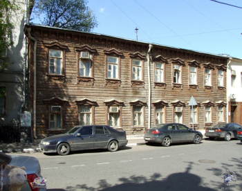 Деревянный дом в Москве: Новокузнецкая улица, д.26/8, стр. 3. Фотограф Марина Роз.