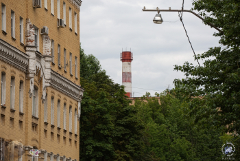 2-й Павловский переулок. Слева дом №3. Видна труба ТЭЦ на Дубининской улице. Фотограф Марина Роз.