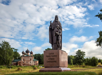 Памятник святым Фёдору Ушакову и Фёдору Санаксарскому в селе Хопылёво. Фотограф Sergey Metelitsa