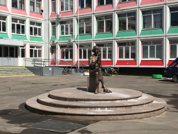 Памятник поэтессе Марине Цветаевой в Строгино. Неизвестный фотограф.