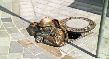 Виктор Гулик. Чумил (Памятник сантехнику). Братислава.