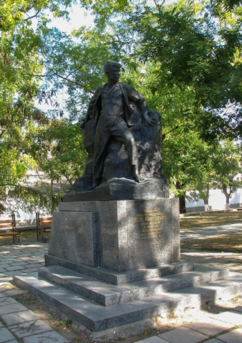 Памятник пионеру-герою Вите Коробкову в Феодосии. Неизвестный фотограф.