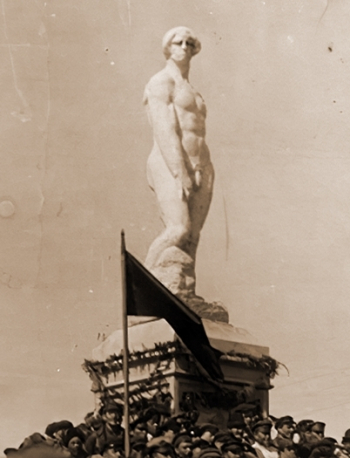 Открытие памятника `Освобождённый труд`. Екатеринбург, 8 мая 1920 года. Неизвестный фотограф. Музей истории Екатеринбурга.