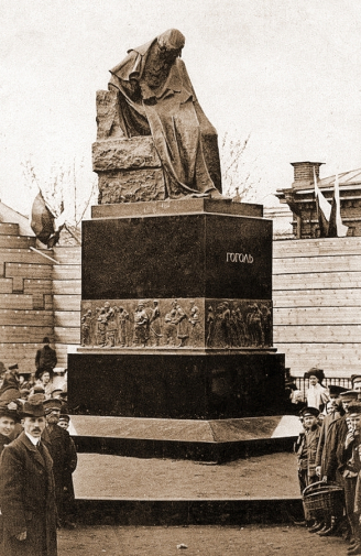 Памятник Гоголю на Никитском бульваре. Неизвестный фотограф.
