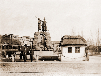 Памятник Искре и Кочубею в Киеве. Неизвестный фотограф.