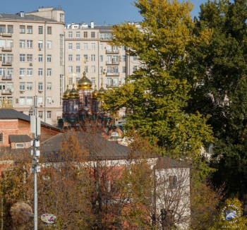 Храм Николая Чудотворца на Берсеневке. Вид с Патриаршего пешеходного моста. Фотограф Марина Роз.