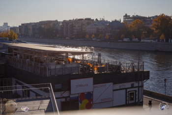 Кафе `Bar Strelka` при институте дизайна и архитектуры `Стрелка`. Фотограф Марина Роз.