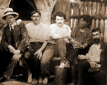 Участники `Коммуны творчества козловских художников`. 1910-е годы. Неизвестный фотограф.
