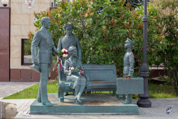Памятник героям фильма `Офицеры` В.Рогового. Скульптор Игнатов Алексей Игоревич. Фотограф Марина Роз.