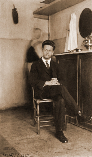 Жегин Лев Фёдорович. Фото. Неизвестный фотограф. 1913-1915. Государственный музей В.В.Маяковского.