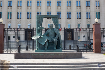 Памятник А.М.Василевскому в МО России. Фотограф Марина Роз.