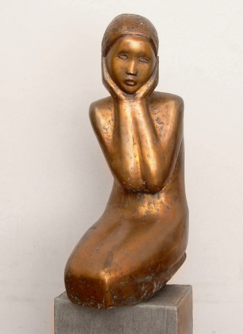 Комов Олег Константинович. Алтайская девочка. Бронза. 69х38х22,5. 1965. Камчатский краевой художественный музей.