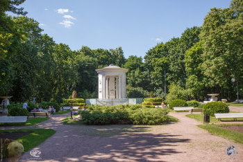 Беседка 800-летия Москвы в Нескучном саду. Фотограф Марина Роз.