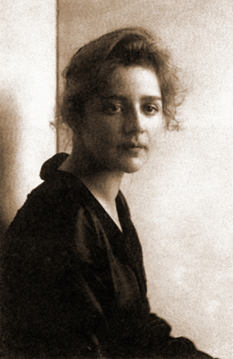 Кабищер-Якерсон Елена Аркадьевна. Фотосъёмка неизвестного фотографа.