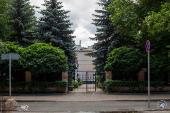 Межгосударственный банк в Москве на улице Шухова, 15. Фотограф Марина Роз.