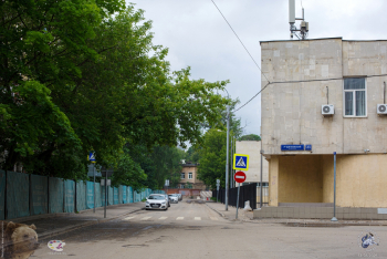 2-й Щипковский переулок, слева ремонт нового Дом сестринского ухода `Даниловский`. Фотограф Марина Роз. 12.06.2021.