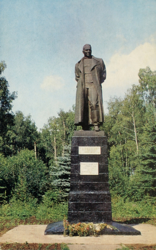Стручков Юрий Дмитриевич. Памятник А.П.Гайдару в Арзамасе. Бронза, гранит, белый камень. Фотограф - Г.Костенко. Частное собрание.