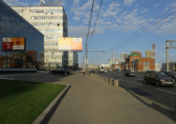 Автозаводская улица, вид от Ривьеры, слева Политех. Фотограф Марина Роз.