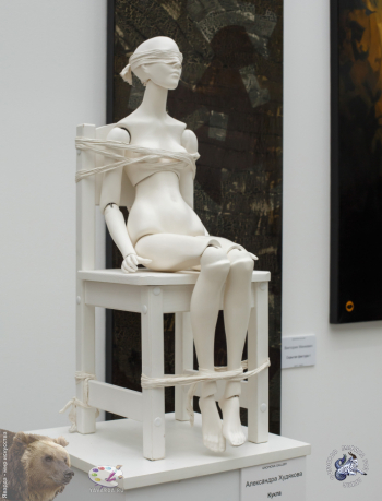 Худякова Александра Константиновна. Кукла. Флюмо, смешанная техника. Gromova Gallery. 02.04.2023.