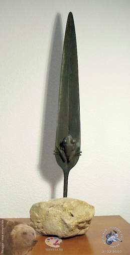 Хохловкин Пётр Викторович. Лягушонок в листке. Бронза, камень. 1998. Частное собрание.