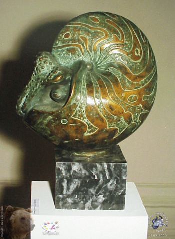 Хохловкин Пётр Викторович. Наутилус Помпилиус. Бронза, камень. 1998. Частное собрание.