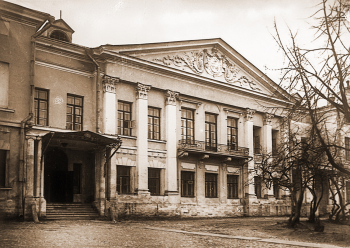 Фасад Коммунистической академии. Москва, улица Волхонка, 14. Не позднее 1931 года. Неизвестный фотограф. Государственный центральный музей современной истории России.