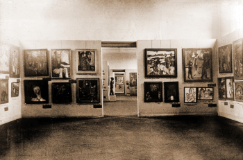 Экспозиция выставки `Дегенеративное искусство`. 1937. Мюнхен. Неизвестный фотограф.