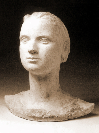 Хлестова Надежда Ивановна. Голова работницы. Гипс. 34х34х18. 1928. Государственный Русский музей.