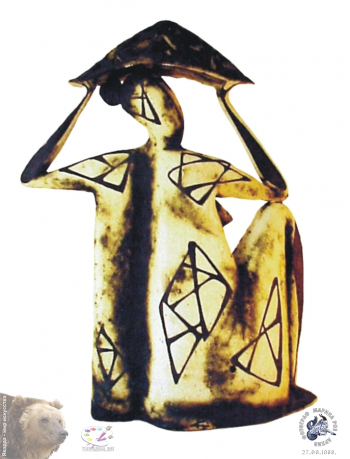 Карелиц Ольга Александровна. Дама в шляпе. Шамот. h-45. 1998. Частное собрание.
