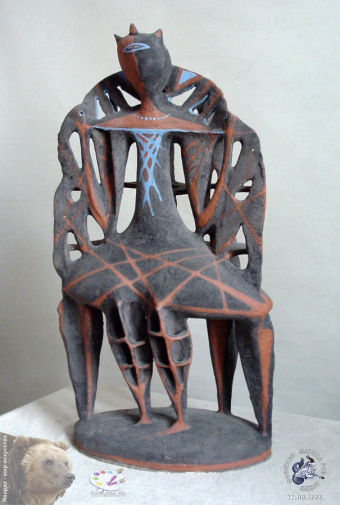 Карелиц Ольга Александровна. Колыбель для кошки. Шамот. h-56. 1999. Частное собрание.
