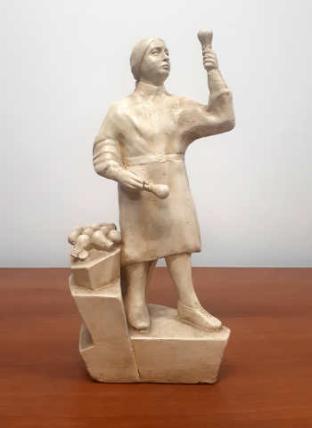 Вайнер Лазарь Яковлевич. Ударница электрозавода. Гипс. 40х19х11. 1920-1929. Государственный центральный музей современной истории России.