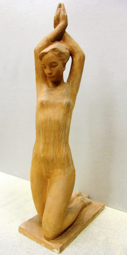 Таёжная-Чешуина Ольга Петровна. Гимнастка. Терракота. 72х20х31. 1960-е. Мурманский областной художественный музей.