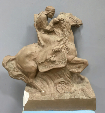 Таёжная-Чешуина Ольга Петровна. Партизанка-калмычка. Гипс. 32х13х30. 1930-е. Центральный музей Вооруженных Сил Российской Федерации.
