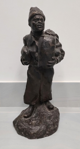 Страж Соломон Наумович. Мешочник. Бронза. 44х20х19. 1918. Государственный центральный музей современной истории России.
